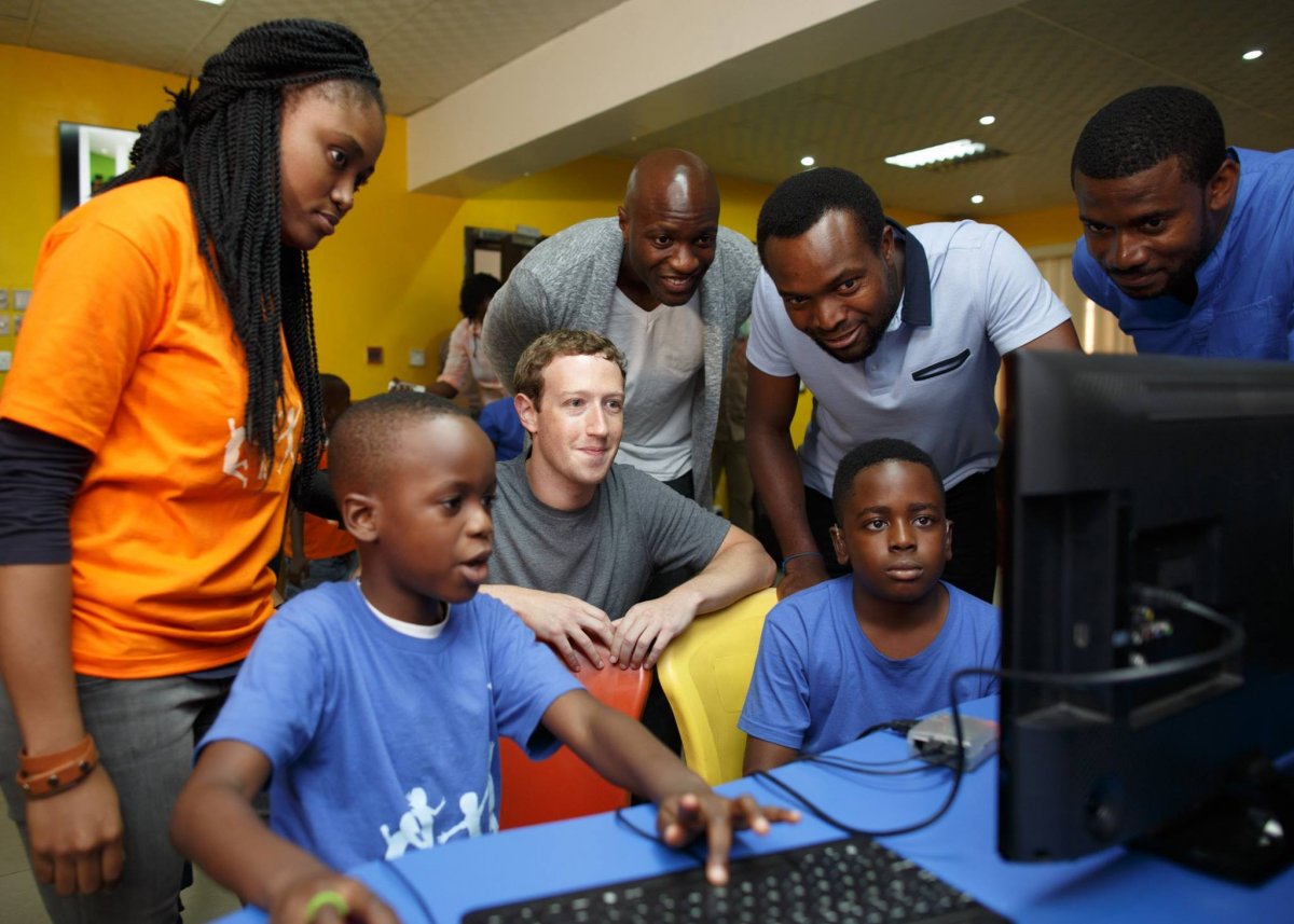 Marck Zuckerberg come iyán e fala palavras em Yoruba em visita a Nigéria – Lagos