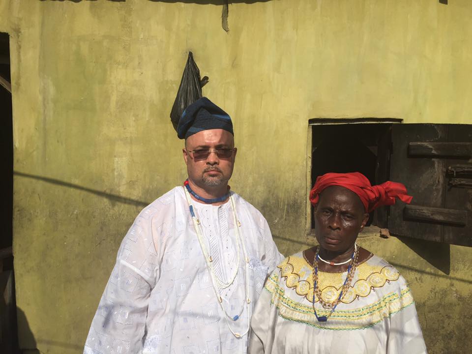 Baba Nathan Lugo e sacerdotisa de Logunede
