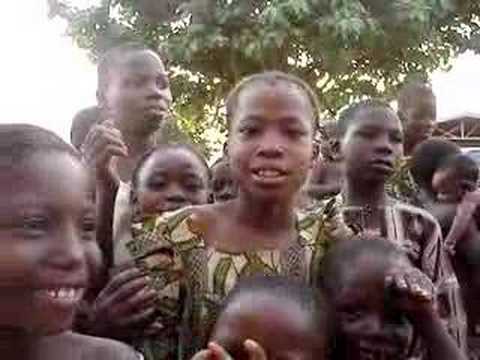 Crianças Yorubas que nasceram cultuando Orisa