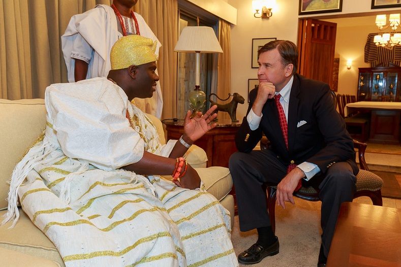 Ooni de Ifé pede a embaixador dos Eua para não incentivar a separação da Nigéria e reafirma que os humanos tem origem em ile Ifé.