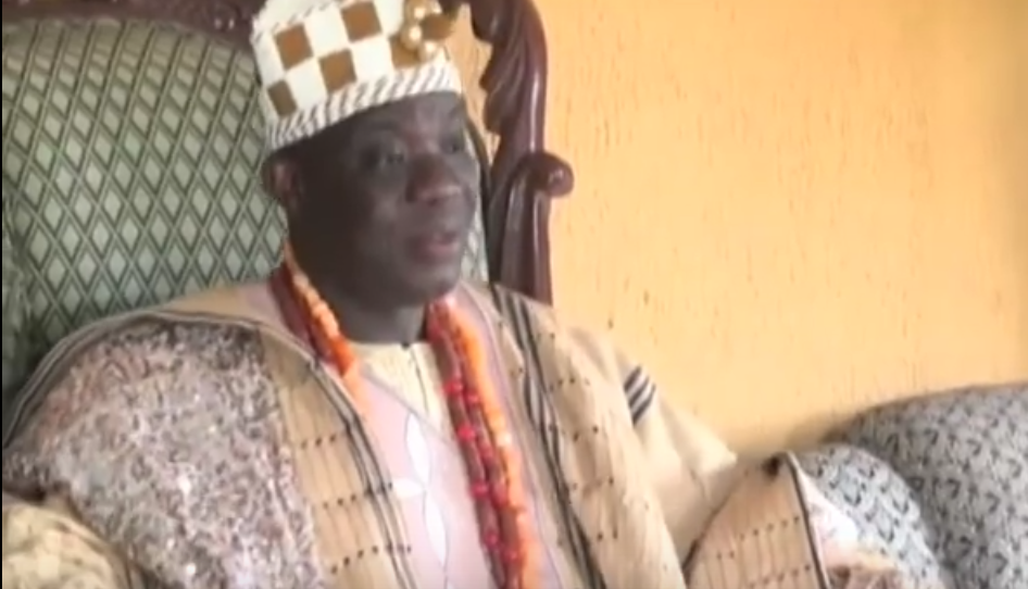 Conheça Orisa Oluwa em Iwoye-ketu que proibiu uma comunidade inteira de usar Guarda-chuvas e criar porcos