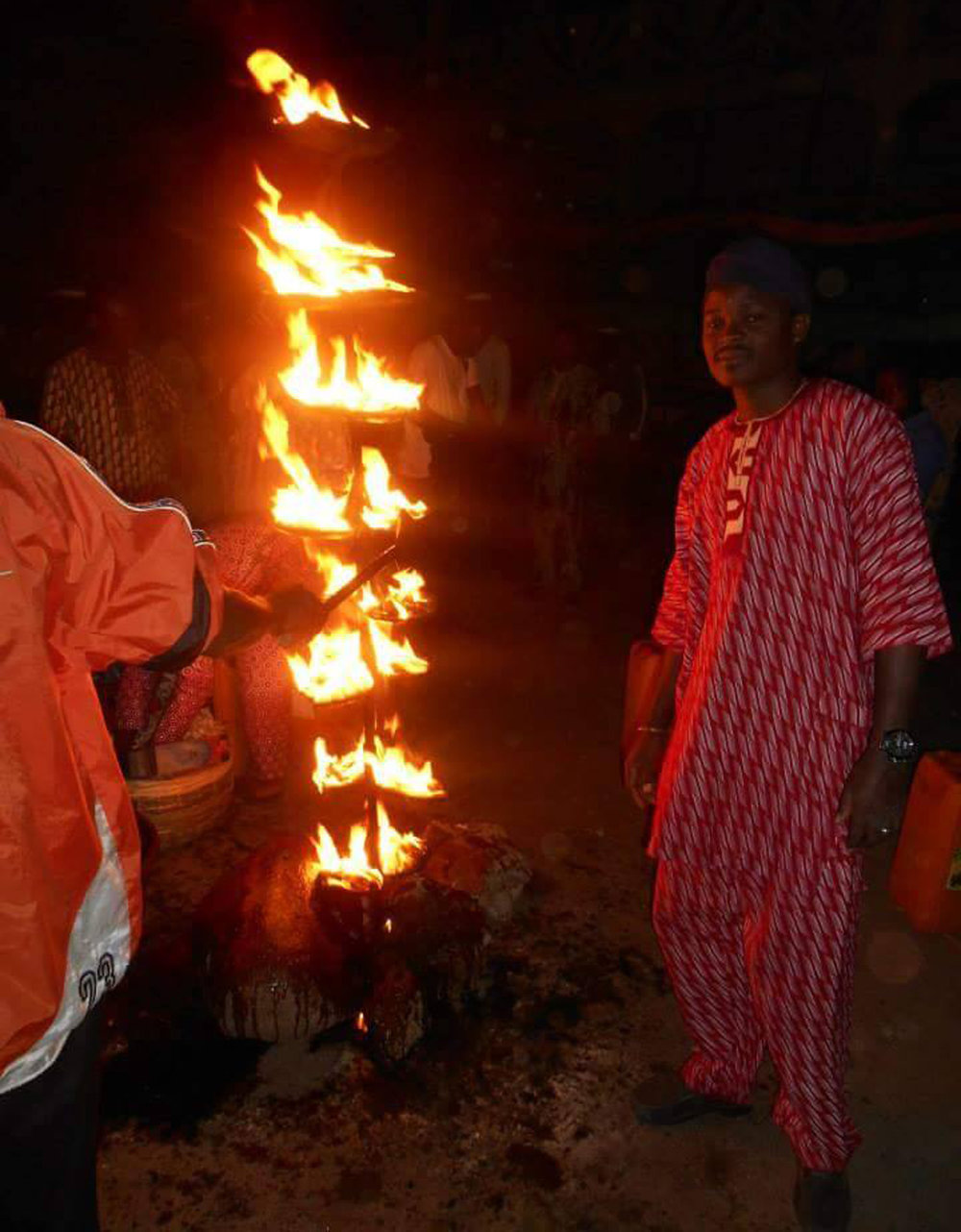 Ina Olojumeridinlogun – O ritual das 16 lamparinas que são acesas antes do festival de Osun- Osogbo