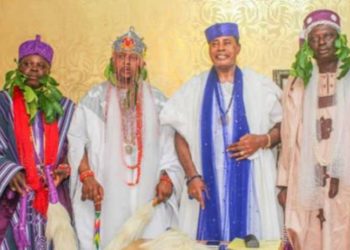 “Eu vou coroar mais REIS da diáspora” (Rei Olugbo – Nigéria)