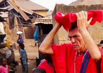 Ele é Sango no Brasil. Ele é Sango em Oyo. – Júlio – Sangokùnle Àkànbí Egbésiná Àdigun