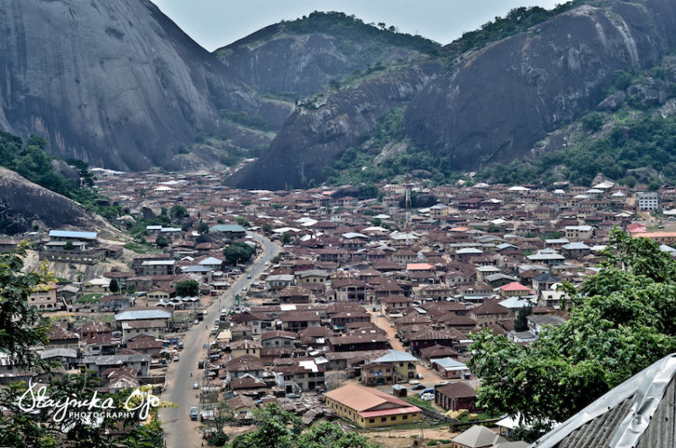 Omi Apara – A água do raio, Orisa Orosun , Rio Arun e montanhas, em Idanre- Ondo- Nigéria com salvaguarda da Unesco.
