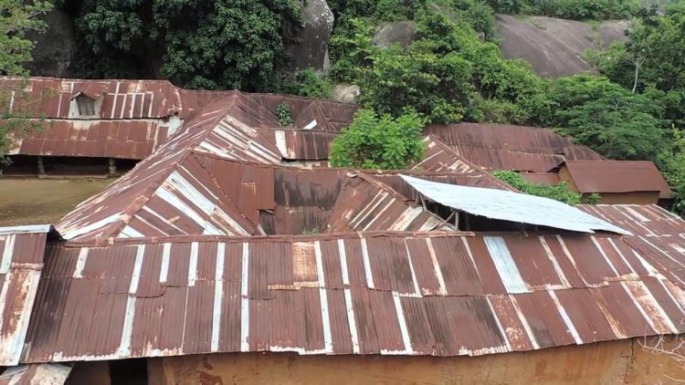 Omi Apara – A água do raio, Orisa Orosun , Rio Arun e montanhas, em Idanre- Ondo- Nigéria com salvaguarda da Unesco.