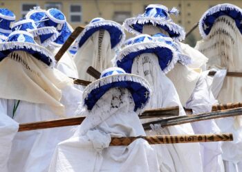 Nigéria: Forte reavivamento de jovens cristãos participando de práticas tradicionais